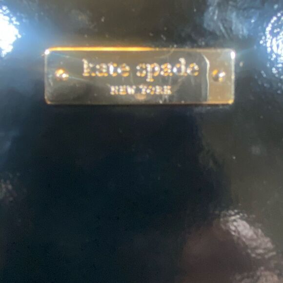 Kate Spade Black Patent Leather Tote with Gold Chain for any occasion - Picture 9 of 16